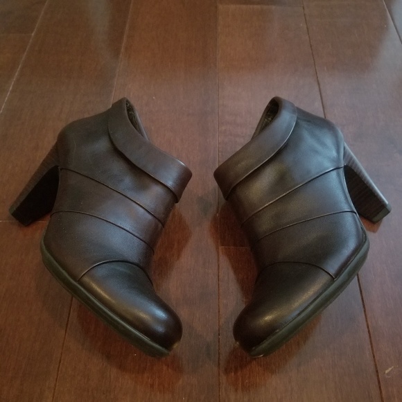 Connie Shoes - Host Pick! Connie Colleen Booties Women's Size 9